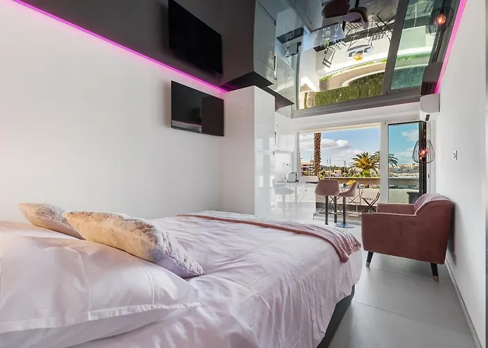 Appartement Cabaret Naturiste Port Nature